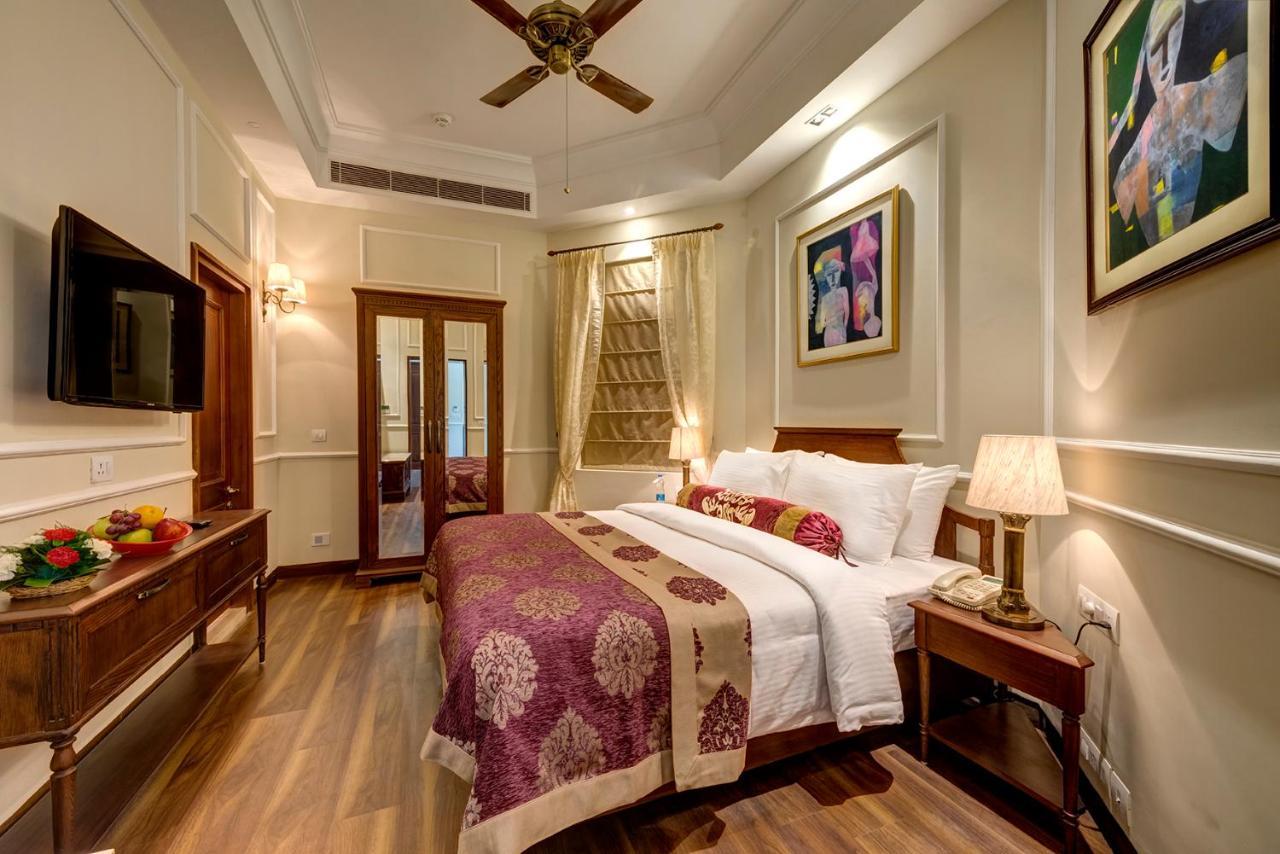 The Astor Hotel Calcutta Buitenkant foto