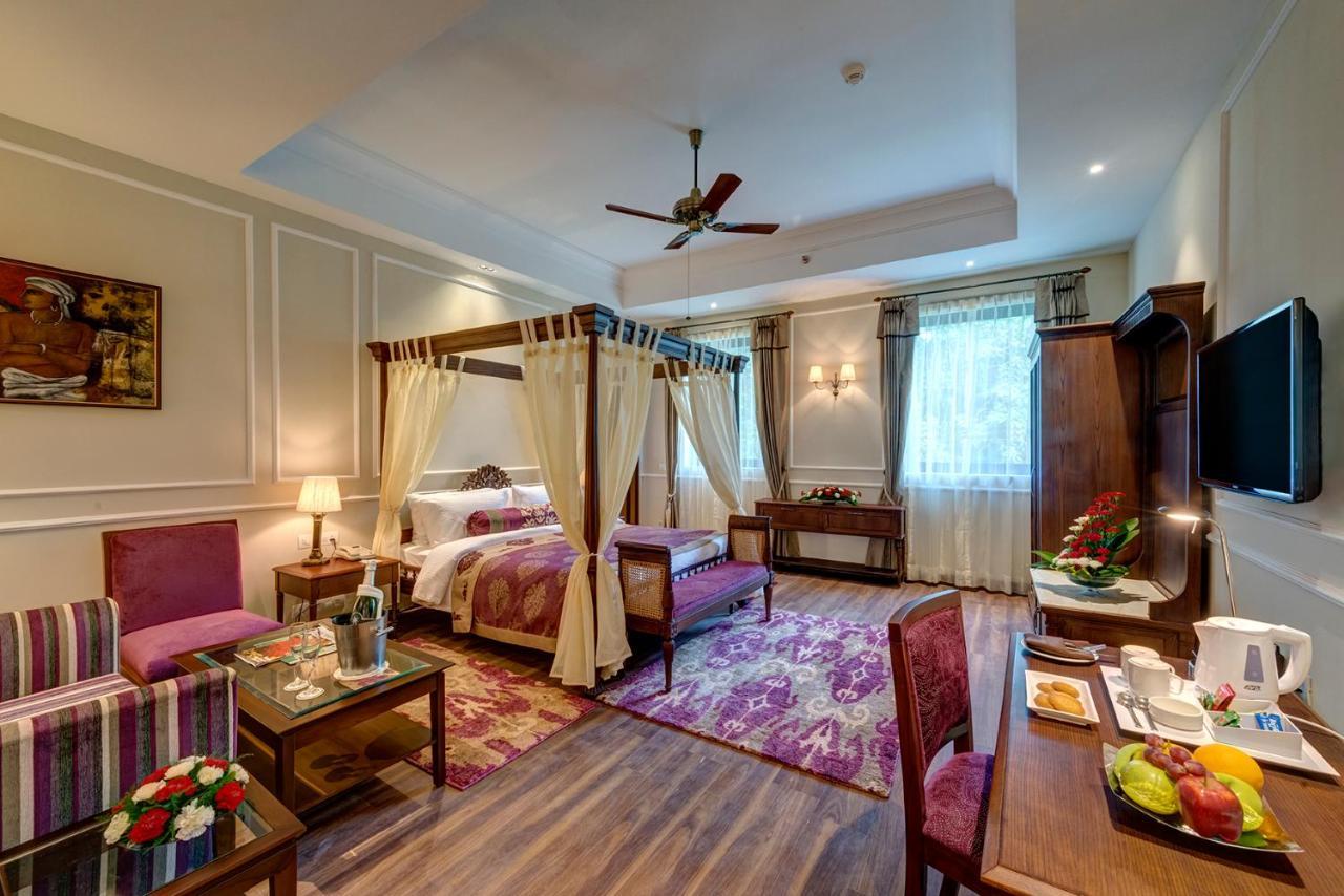 The Astor Hotel Calcutta Buitenkant foto