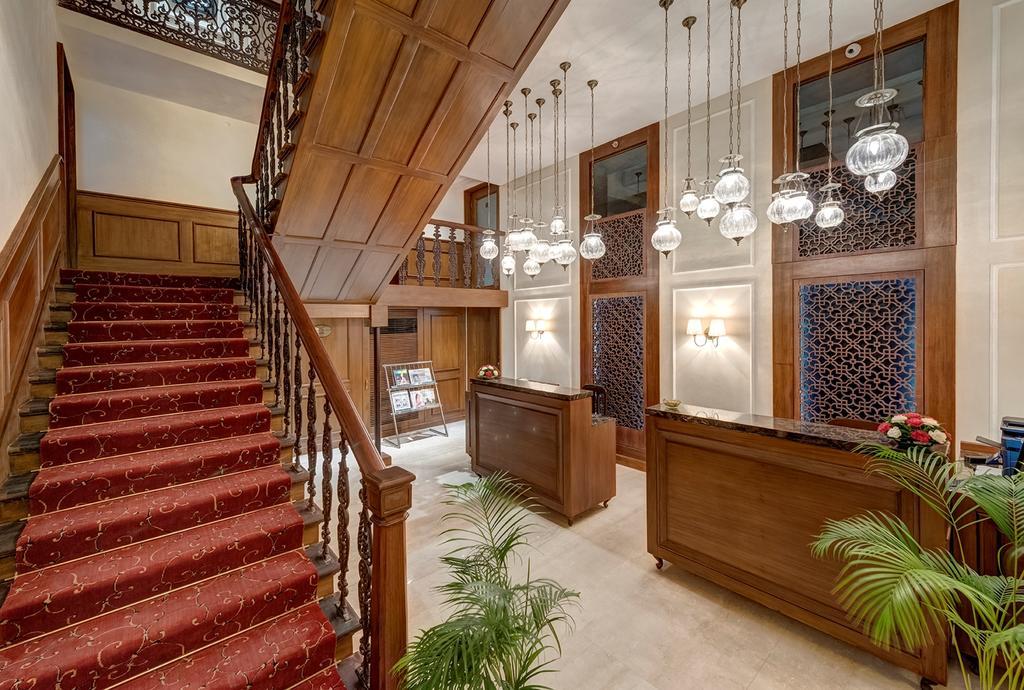The Astor Hotel Calcutta Buitenkant foto