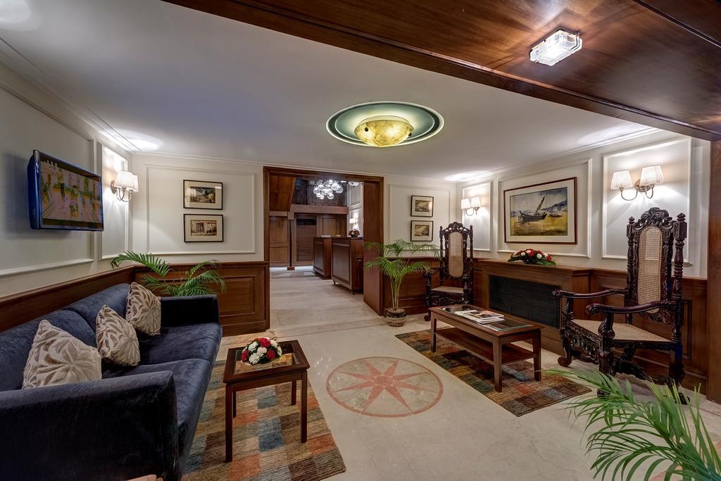 The Astor Hotel Calcutta Buitenkant foto