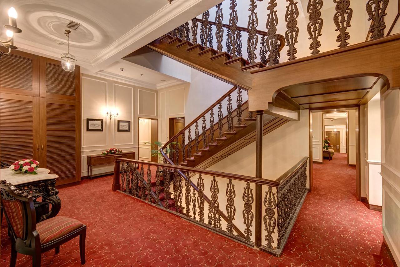 The Astor Hotel Calcutta Buitenkant foto